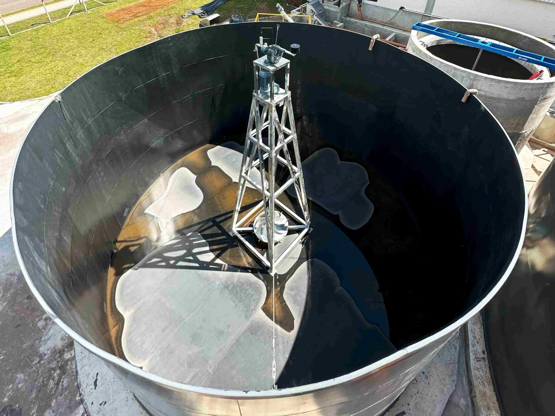 Advantages of the Linsul Hyperbolic Mixer for Equalization Tanks