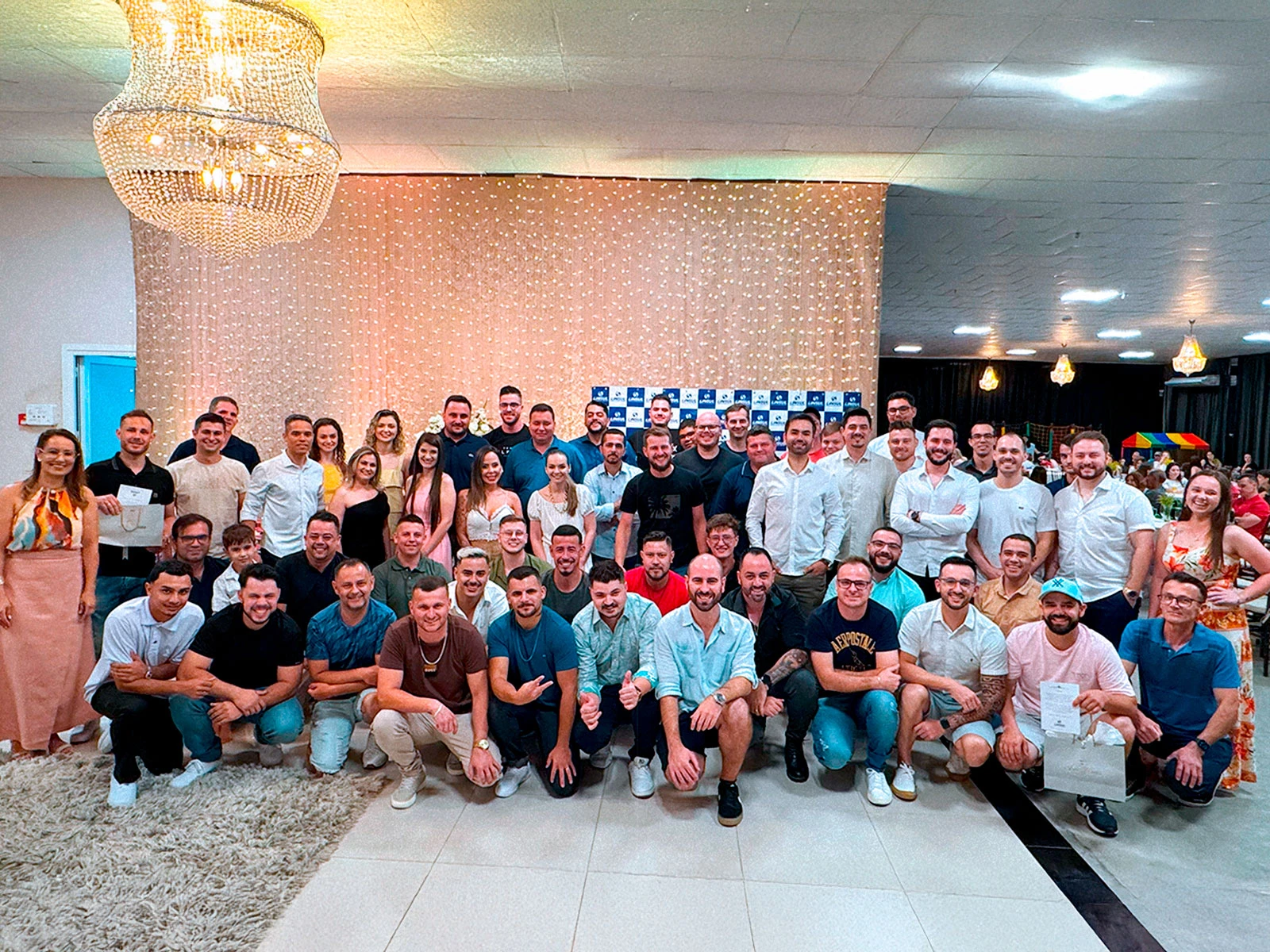 Celebrando o Sucesso e a Dedicação da Equipe Linsul!