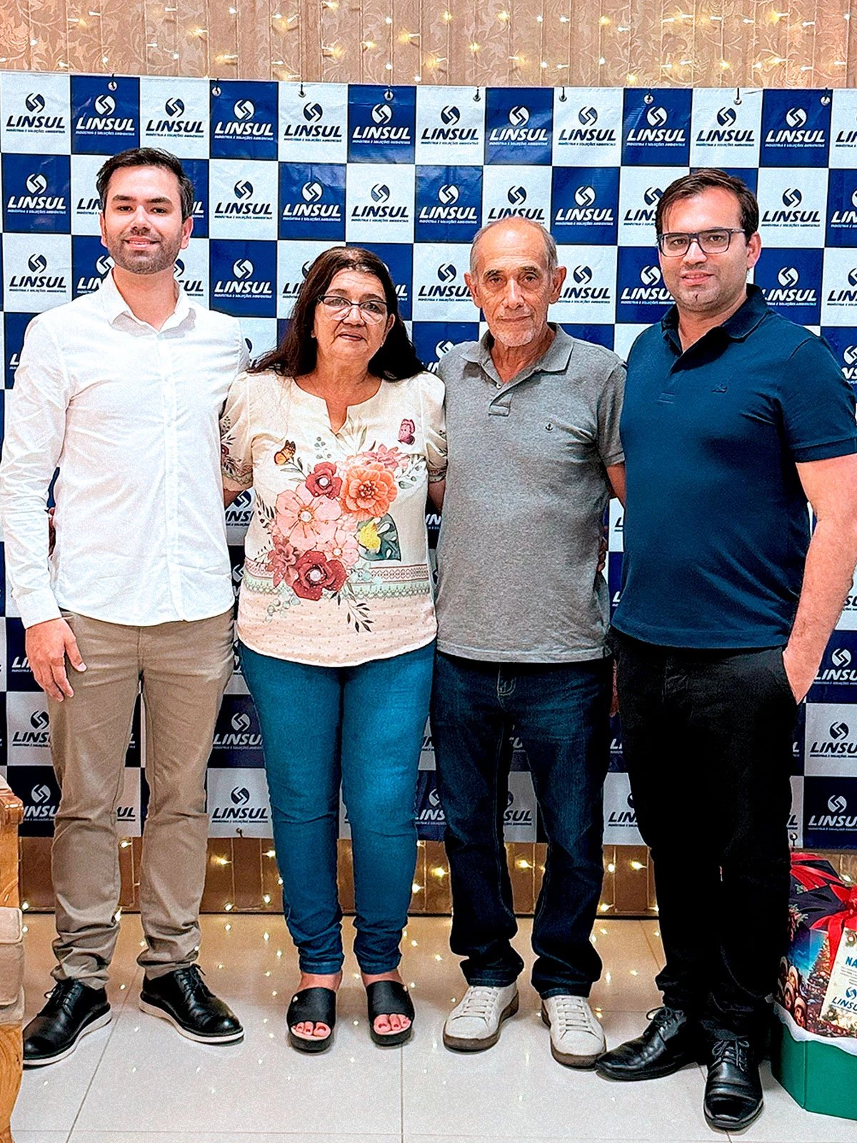 Celebrando o Sucesso e a Dedicação da Equipe Linsul!