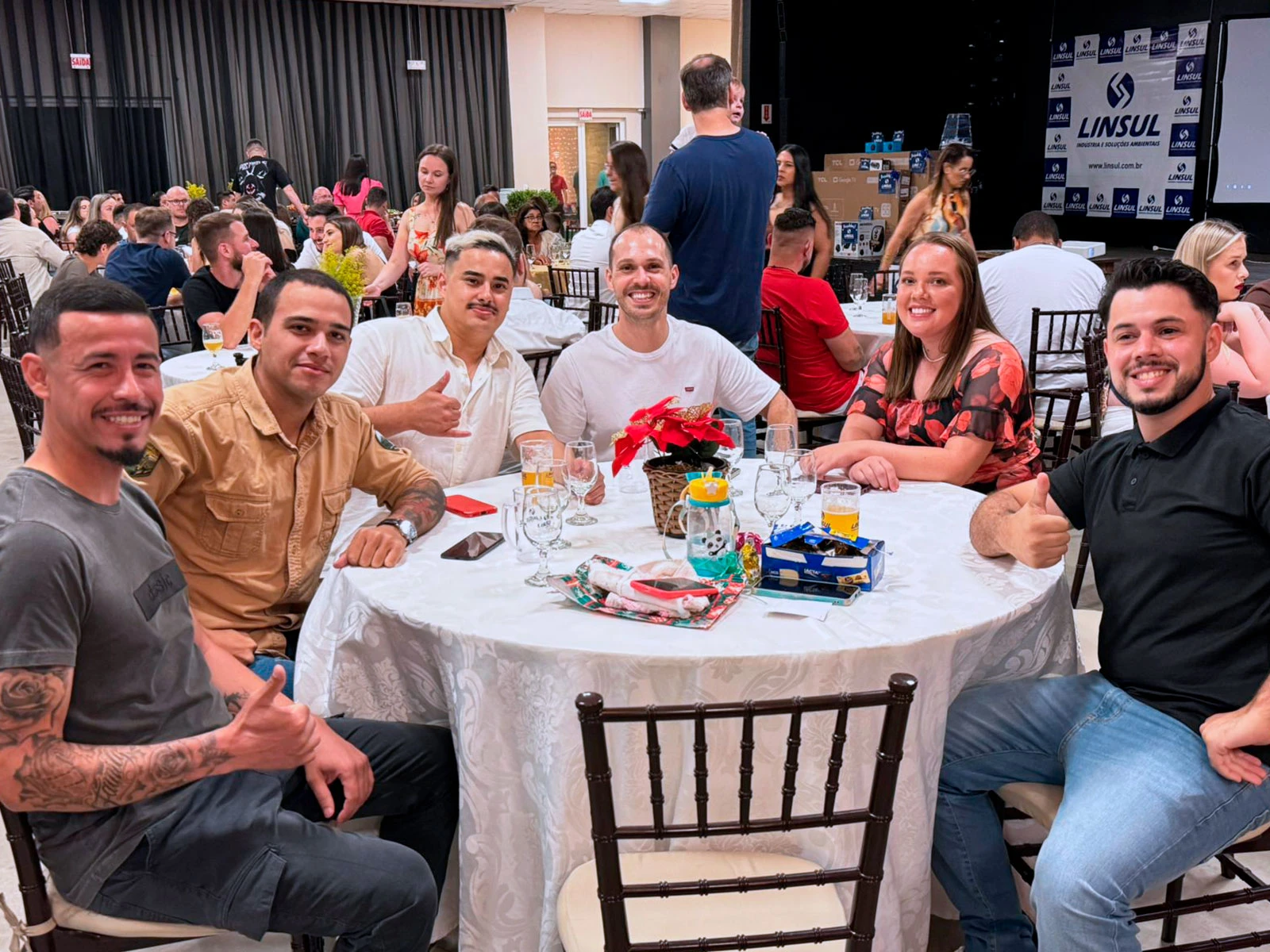 Celebrando o Sucesso e a Dedicação da Equipe Linsul!