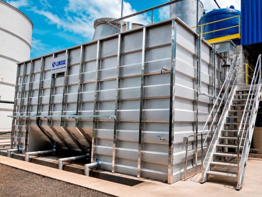 A Estação de Tratamento de Água (ETA) da Linsul é projetada para transformar água bruta em água potável ou adequada para uso industrial, garantindo qualidade, segurança e conformidade com as normas ambientais.