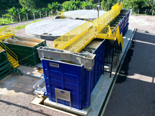 Estação de Tratamento de Água para Indústrias com sistemas completos de filtragem e decantação