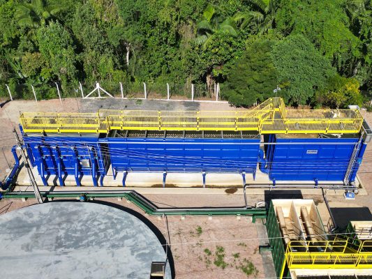Estação de Tratamento de Água para Indústrias com sistemas completos de filtragem e decantação