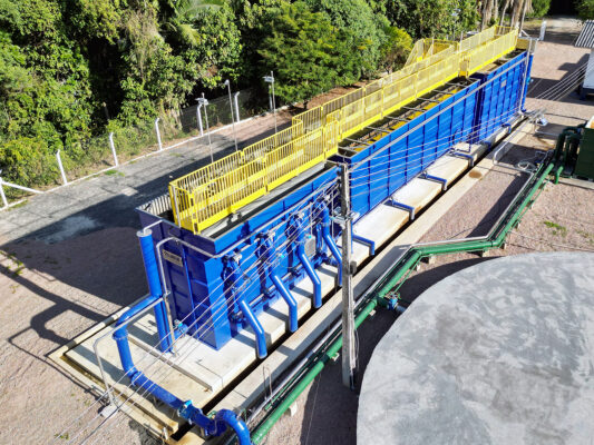 Estação de Tratamento de Água para Indústrias com sistemas completos de filtragem e decantação