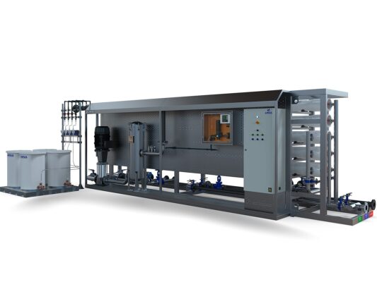 A Osmose Reversa é uma tecnologia avançada de tratamento de água que utiliza membranas semipermeáveis para remover sais dissolvidos, minerais, matéria orgânica, bactérias, vírus e outros contaminantes presentes na água.