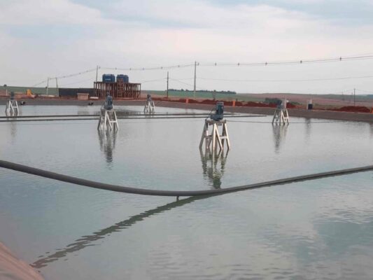 Pode ser utilizado em lagoas anaeróbias, lagoas facultativas, sistema de aeração e seletor anoxico. Seu funcionamento consiste em realizar a mistura com a recirculação e direcionamento do fluxo do líquido pelo fundo do tanque.