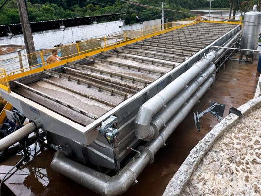Flotador por Ar Dissolvido (DAF) Linsul para tratamento de efluentes e remoção de DBO e DQO.