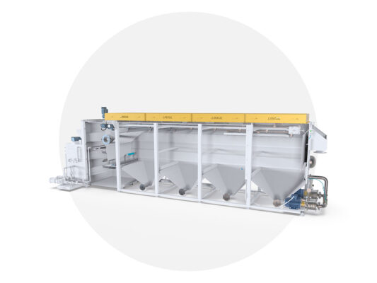 Flotodecantador Linsul para separação de três fases: sedimentação de sólidos pesados, flotação de materiais leves e clarificação de efluentes industriais.