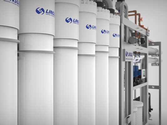 Sistema de ultrafiltração Linsul, fabricado em aço inoxidável de alta durabilidade, projetado para remoção de sólidos suspensos, bactérias, vírus e contaminantes microscópicos em aplicações industriais. Ideal para tratamento de água e efluentes em diversos setores, garantindo eficiência, robustez e qualidade do permeado.